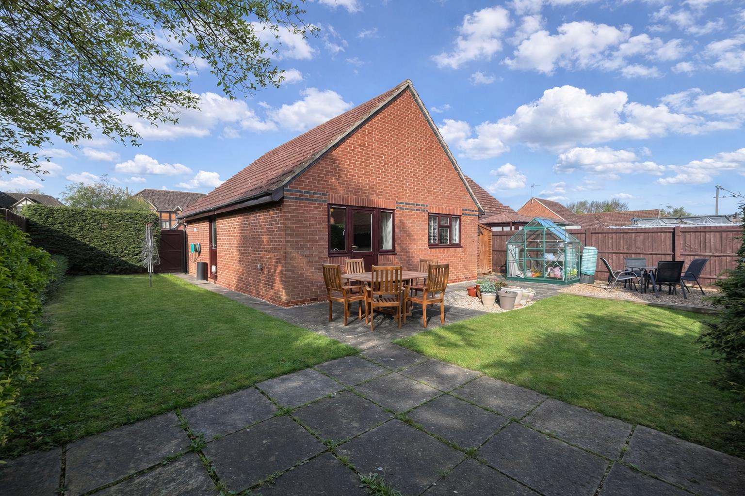 2 bed property in Claridge Drive, Milton Keynes